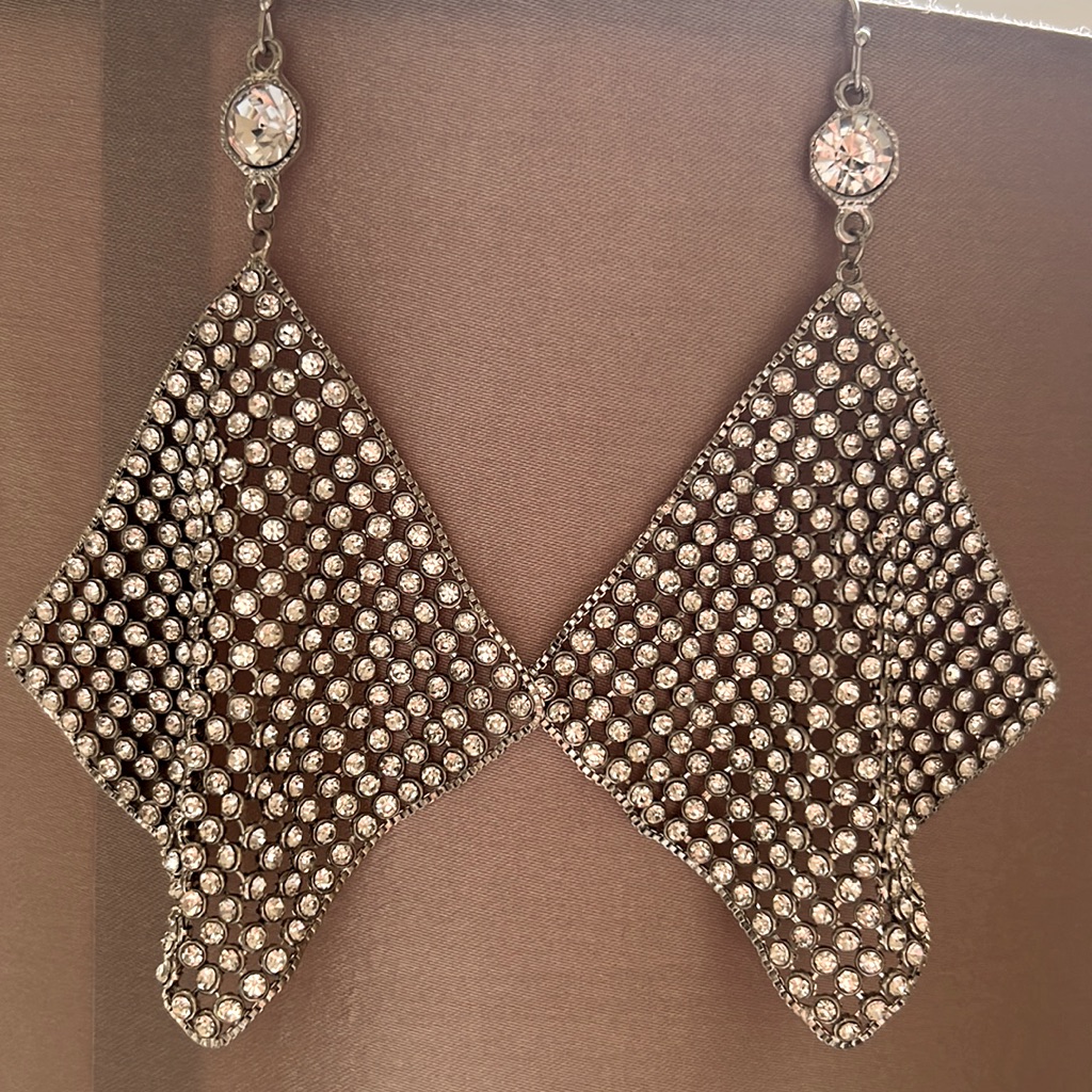 Gorgeous Crystals Pendant Earrings 18$